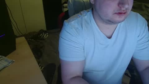 Snapshot of _kitsu_ chatting on 11-22-25, 06:45 _kitsu_ online show from 11-22-25, 06:45