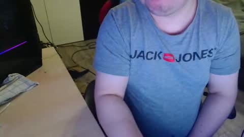 Snapshot of _kitsu_ chatting on 11-30-25, 11:14 _kitsu_ online show from 11-30-25, 11:14