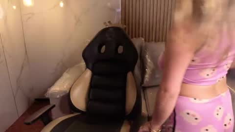 _kitten_1 online show from 01-11-26, 06:02