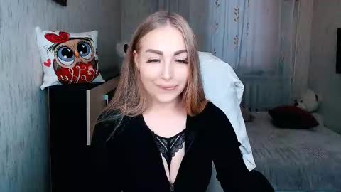 Snapshot of _kittyboo chatting on 11-18-25, 07:13 Aleksa online show from 11-18-25, 07:13