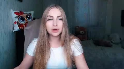 Snapshot of _kittyboo chatting on 11-28-25, 11:57 Aleksa online show from 11-28-25, 11:57