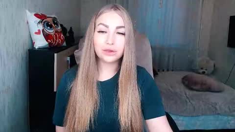 Snapshot of _kittyboo chatting on 12-14-25, 07:25 Aleksa online show from 12-14-25, 07:25