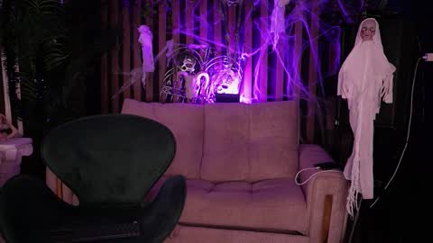 Snapshot of _kleo_ chatting on 10-20-25, 10:54   online show from 10-20-25, 10:54