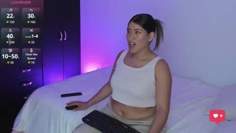 Snapshot of _kloee_ chatting on 09-17-25, 04:08  kloee  online show from 09-17-25, 04:08