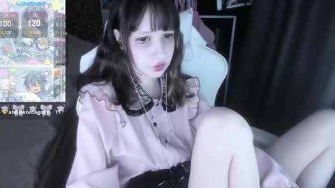 Snapshot of _kuroneeko_ chatting on 10-13-25, 07:30 kuro online show from 10-13-25, 07:30