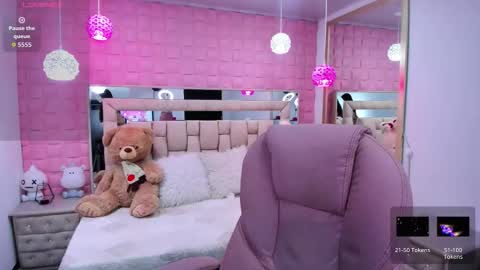 Laura online show from 01-14-26, 01:06