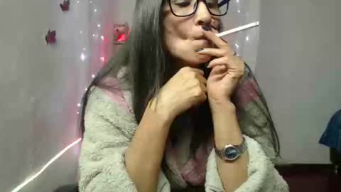 SANDRA online show from 11-22-25, 04:22