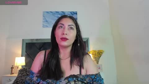 Lauralove online show from 02-26-25, 10:20