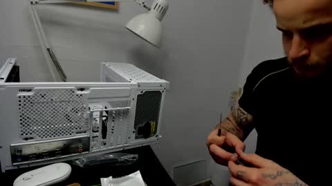 Layne online show from 11-19-25, 04:29