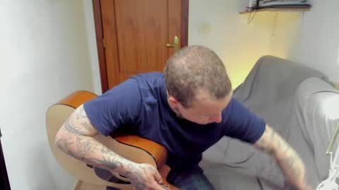 Snapshot of _layne chatting on 05-01-26, 12:10 Layne online show from 05-01-26, 12:10