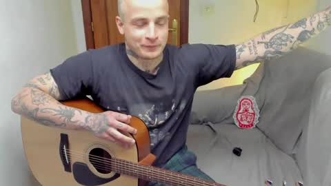 Snapshot of _layne chatting on 05-03-26, 12:44 Layne online show from 05-03-26, 12:44