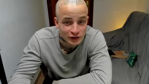 Snapshot of _layne chatting on 05-04-26, 01:18 Layne online show from 05-04-26, 01:18