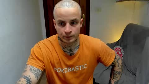 Snapshot of _layne chatting on 05-07-26, 11:48 Layne online show from 05-07-26, 11:48