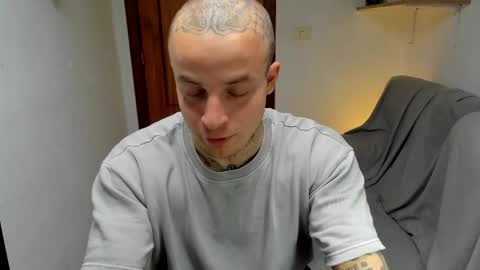 Snapshot of _layne chatting on 05-11-26, 01:50 Layne online show from 05-11-26, 01:50