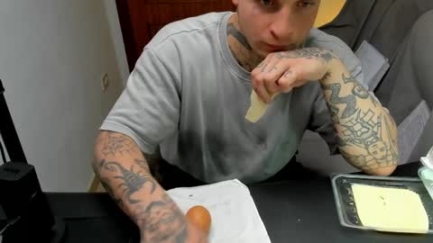 Snapshot of _layne chatting on 05-11-26, 02:45 Layne online show from 05-11-26, 02:45