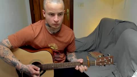 Snapshot of _layne chatting on 05-13-26, 02:47 Layne online show from 05-13-26, 02:47