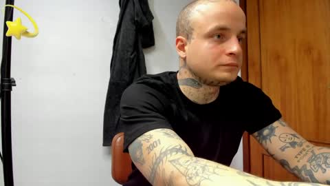 Snapshot of _layne chatting on 05-20-26, 01:39 Layne online show from 05-20-26, 01:39