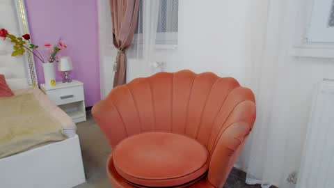 Lena Paul online show from 12-19-24, 05:50