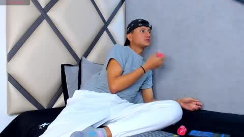 _leohot_ online show from 10-10-25, 03:38