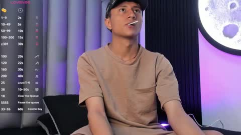 _leohot_ online show from 10-22-25, 03:07