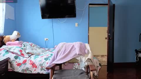 Snapshot of _lindasy_ chatting on 01-19-26, 04:33 Lindasy online show from 01-19-26, 04:33