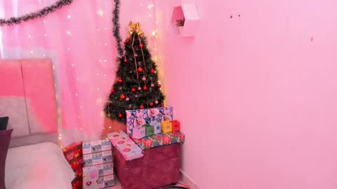 Snapshot of _little_ivy chatting on 12-14-24, 12:55 Ivy 3 online show from 12-14-24, 12:55