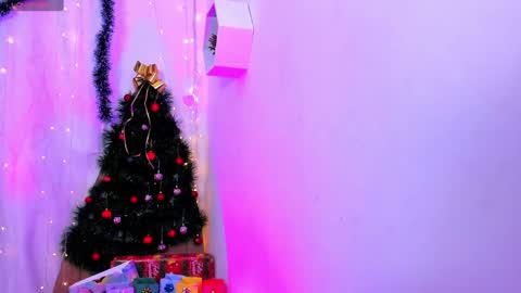 Snapshot of _little_ivy chatting on 12-20-24, 10:22 Ivy 3 online show from 12-20-24, 10:22