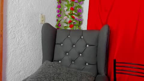 Snapshot of _little_ivy chatting on 12-24-24, 01:06 Ivy 3 online show from 12-24-24, 01:06