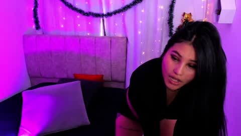 Snapshot of _little_ivy chatting on 12-27-24, 07:03 Ivy 3 online show from 12-27-24, 07:03