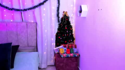 Snapshot of _little_ivy chatting on 12-30-24, 10:01 Ivy 3 online show from 12-30-24, 10:01