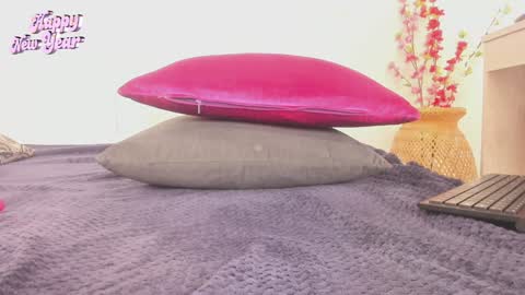 Snapshot of _little_ivy chatting on 01-04-25, 04:00 Ivy 3 online show from 01-04-25, 04:00