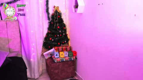 Snapshot of _little_ivy chatting on 01-06-25, 10:37 Ivy 3 online show from 01-06-25, 10:37