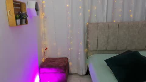 Snapshot of _little_ivy chatting on 01-30-25, 07:59 Ivy 3 online show from 01-30-25, 07:59