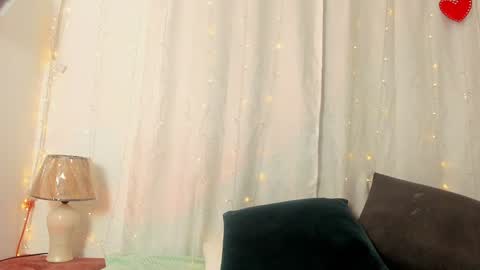 Snapshot of _little_ivy chatting on 02-04-25, 11:49 Ivy 3 online show from 02-04-25, 11:49