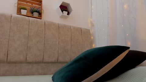 Snapshot of _little_ivy chatting on 02-22-25, 02:41 Ivy 3 online show from 02-22-25, 02:41