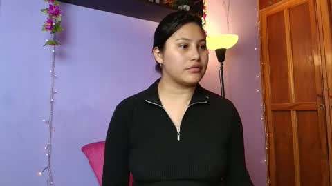 Snapshot of _little_ivy chatting on 11-21-25, 05:00 Ivy 3 online show from 11-21-25, 05:00