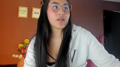 Snapshot of _little_ivy chatting on 11-22-25, 07:02 Ivy 3 online show from 11-22-25, 07:02