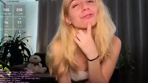 Snapshot of _littlesammy chatting on 06-15-26, 06:21 Sammy online show from 06-15-26, 06:21