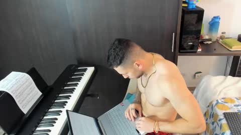 Snapshot of _logan_s chatting on 11-03-25, 12:39 logan online show from 11-03-25, 12:39