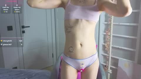 Snapshot of _lollyypop_ chatting on 11-14-25, 05:28 Emma online show from 11-14-25, 05:28