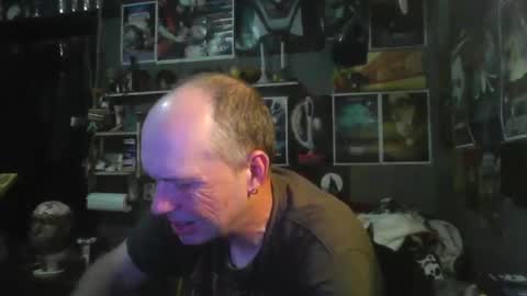 Snapshot of _longfellow chatting on 11-06-25, 08:32 That guy online show from 11-06-25, 08:32