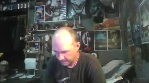 Snapshot of _longfellow chatting on 11-09-25, 10:30 That guy online show from 11-09-25, 10:30