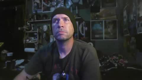 Snapshot of _longfellow chatting on 11-14-25, 04:33 That guy online show from 11-14-25, 04:33