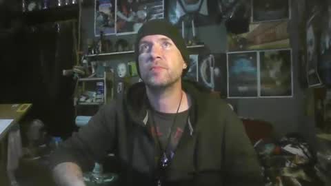 Snapshot of _longfellow chatting on 11-15-25, 06:48 That guy online show from 11-15-25, 06:48