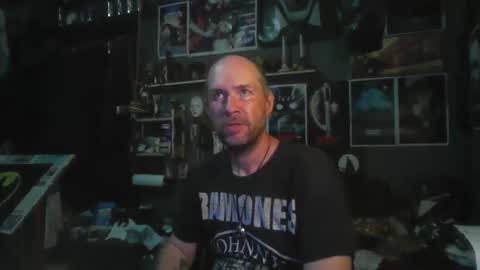 Snapshot of _longfellow chatting on 11-21-25, 06:39 That guy online show from 11-21-25, 06:39