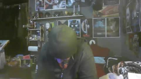 Snapshot of _longfellow chatting on 11-24-25, 02:11 That guy online show from 11-24-25, 02:11