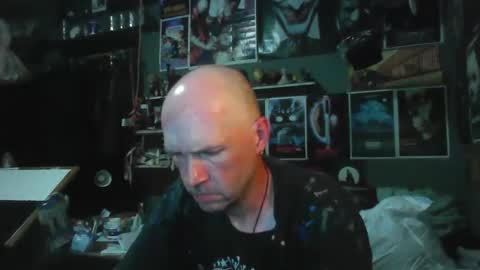 Snapshot of _longfellow chatting on 05-18-26, 12:40 That guy online show from 05-18-26, 12:40