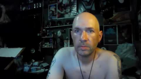 Snapshot of _longfellow chatting on 05-19-26, 02:18 That guy online show from 05-19-26, 02:18