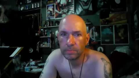 Snapshot of _longfellow chatting on 05-19-26, 04:46 That guy online show from 05-19-26, 04:46