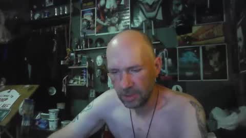 Snapshot of _longfellow chatting on 06-11-26, 05:33 That guy online show from 06-11-26, 05:33
